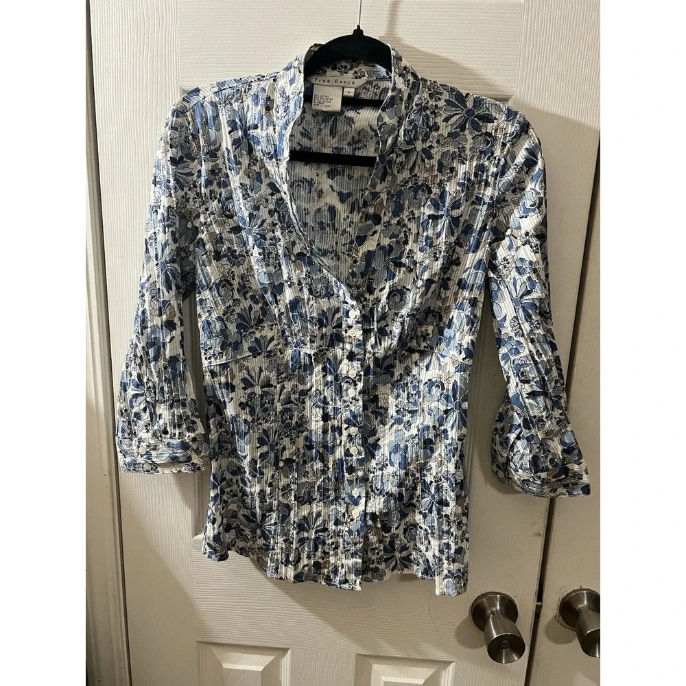 Fred David Pleated Blue Floral Blouse‎ Ladies Size Small